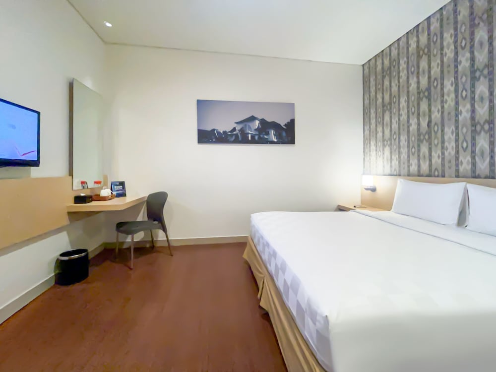 SUPERIOR, QUEEN BED