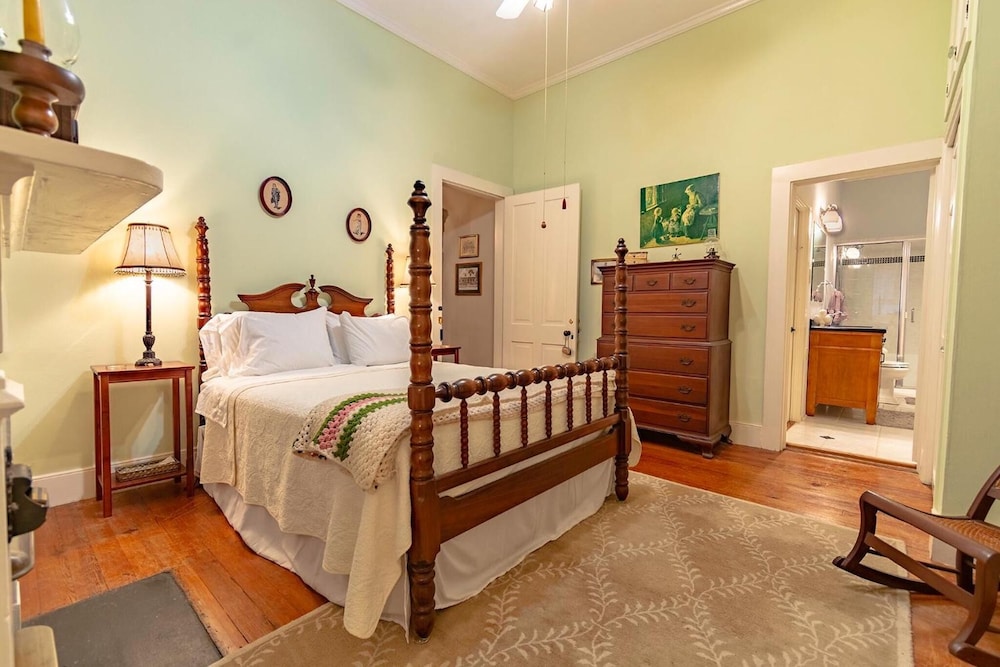 Riverboat Bed & Breakfast 9/43