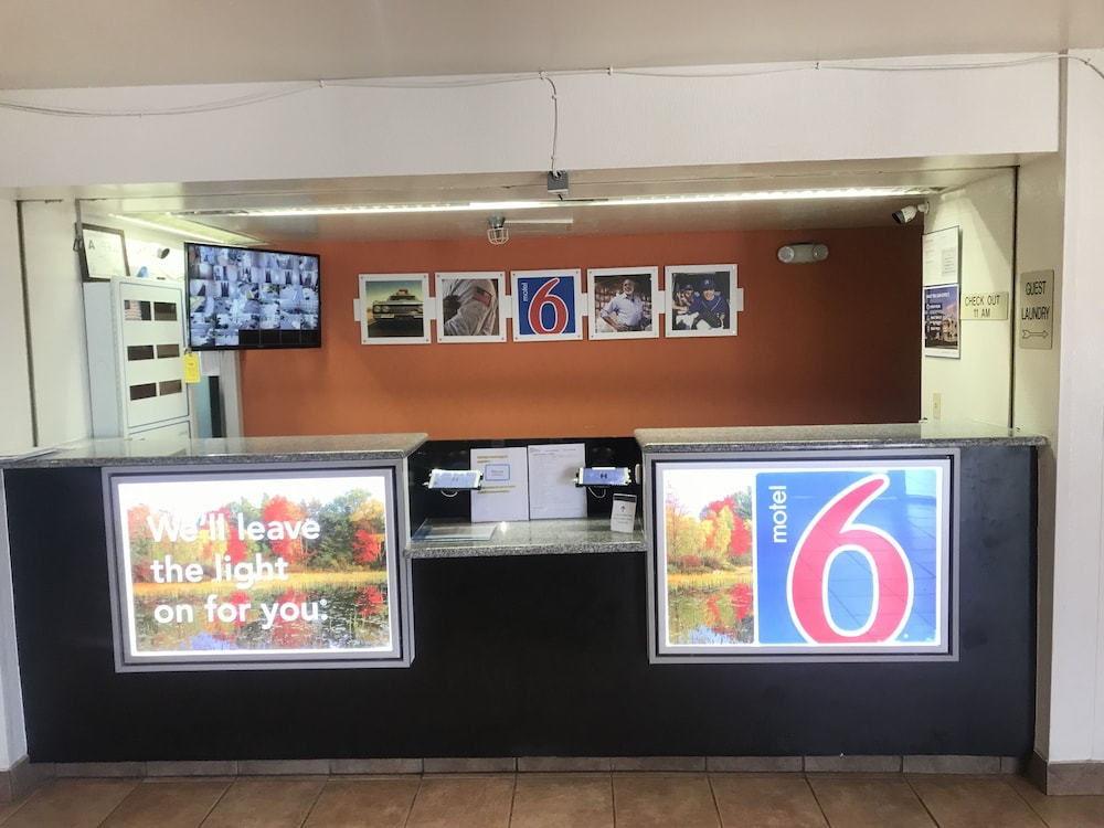 Lobby at Motel6 Raleigh, NC - North, RALEIGH - NC