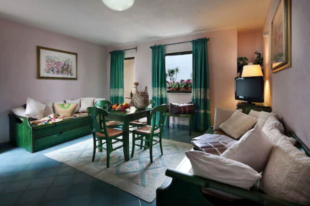CALA GINEPRO RESORT AND SPA 25/50