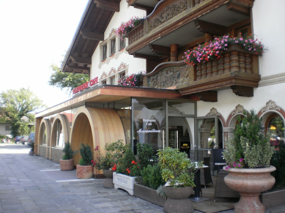 Tyrolis Hotel 3/69