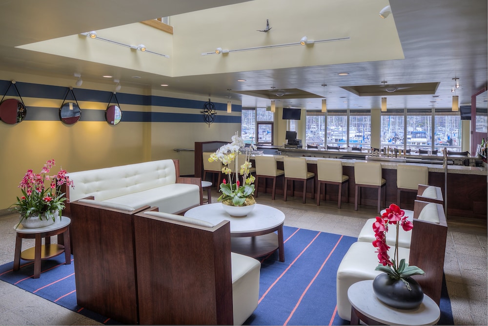Bay Club Hotel & Marina 54/65