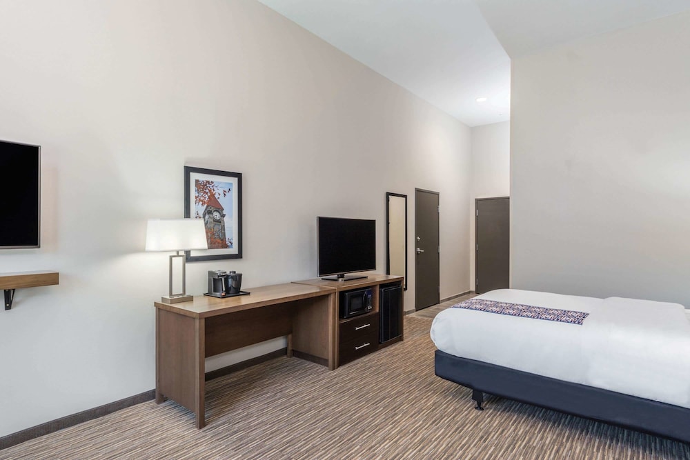 La Quinta Inn & Suites by Wyndham Bloomington 13/64
