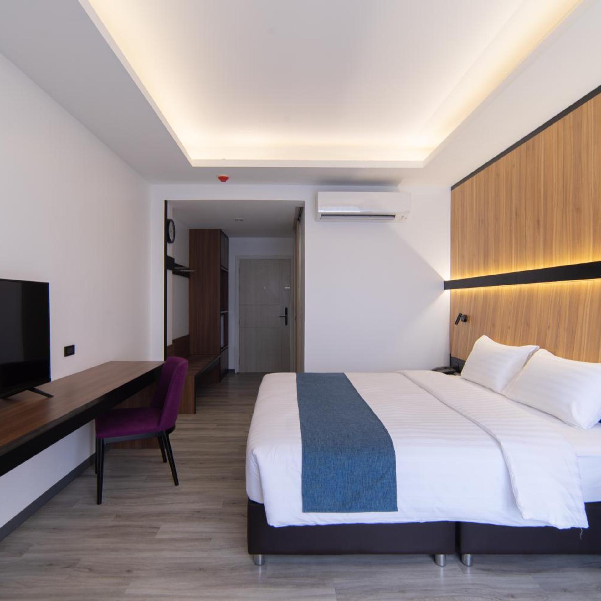 Executive, Suite