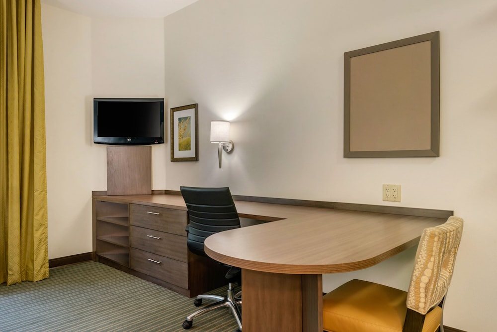 Candlewood Suites Fort Myers - Sanibel Gateway, an IHG Hotel 37/43
