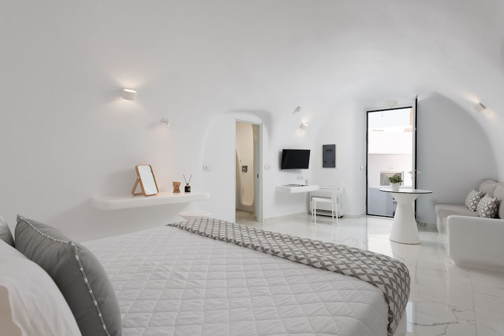 White Concept Caves - Adults Only 9/34