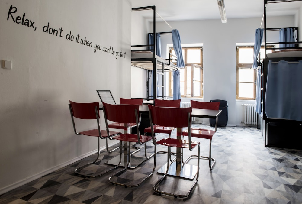 Hostel Eleven 33/48
