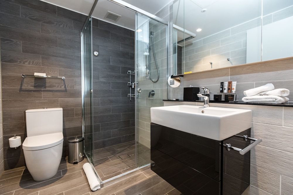 Studio, Suite, Twin Beds, Airport View, Balcony، The Branksome Hotel & Residences 4/4