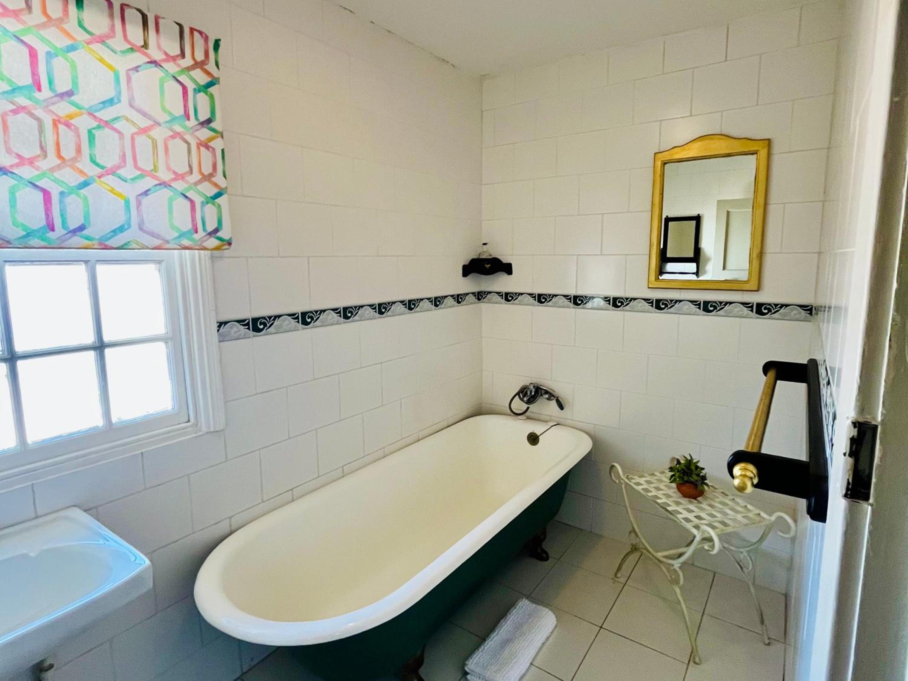 Longtom Farm Guest House 12/23