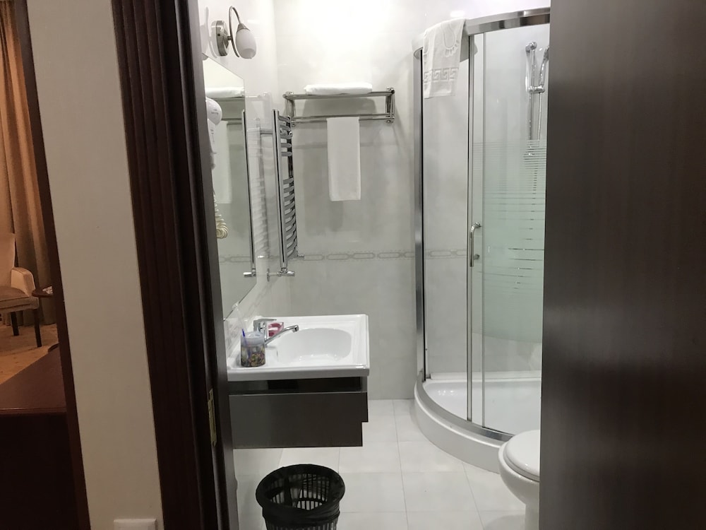 Capitol Hotel 50/50