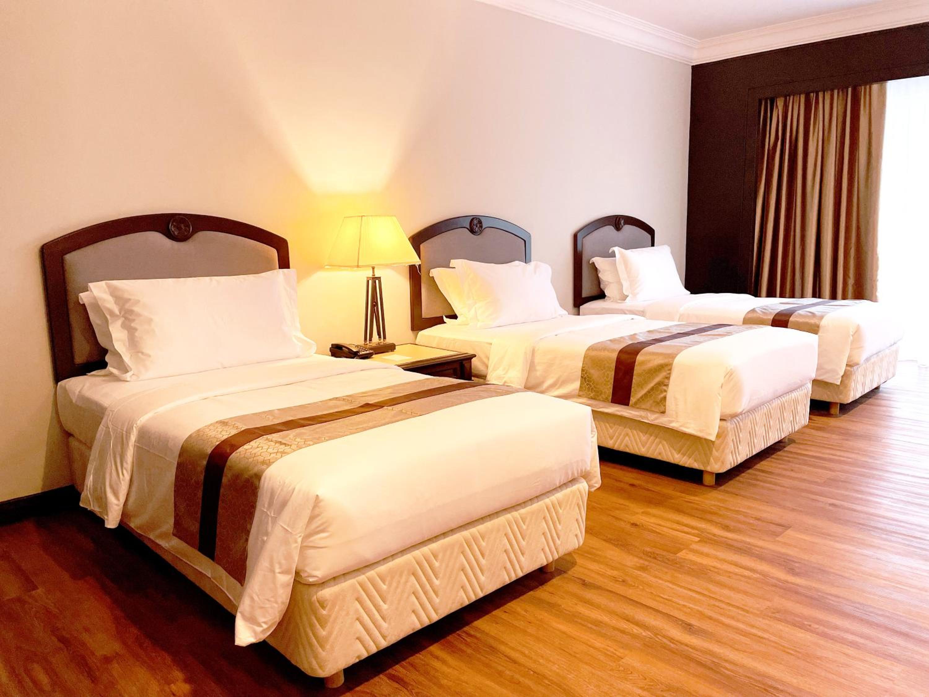 Deluxe, Triple, Single Bed, Grand Darul Makmur Hotel Kuantan 6/9