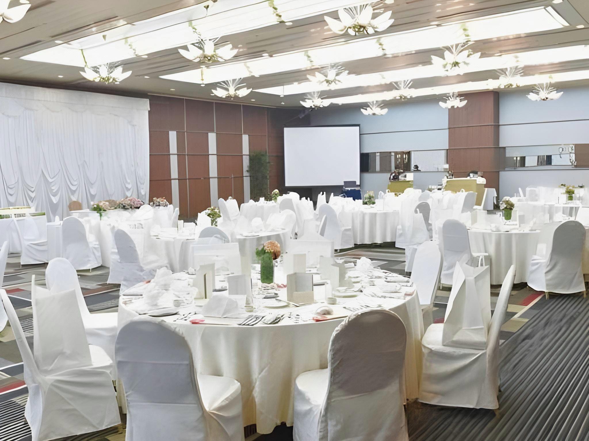 Cypress Garden Hotel 43/48
