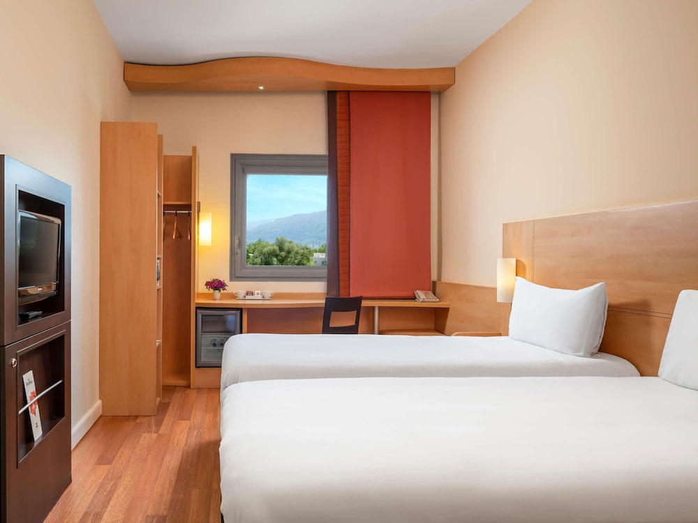 ROOM, TWIN BEDS