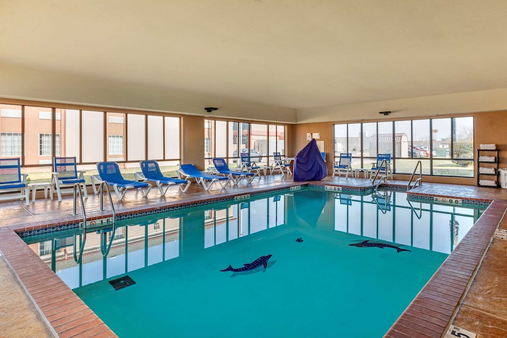 Comfort Inn and Suites Pauls Valley - City Lake 13/18