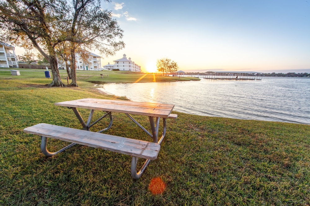 Holiday Inn Club Vacations Piney Shores Resort Lake Conroe 57/68