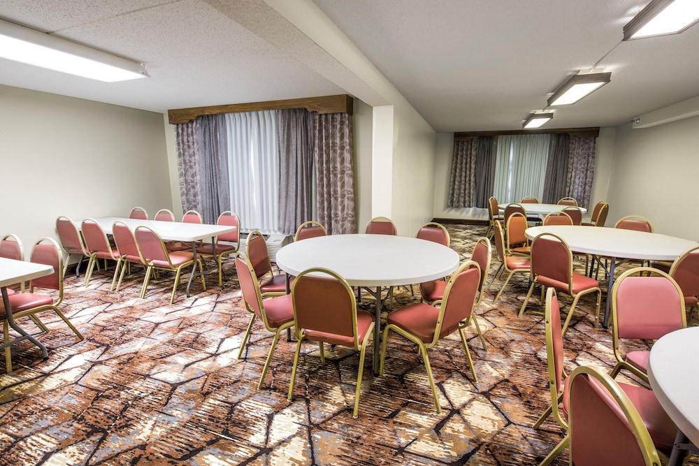 Lodge Of The Ozarks 53/65