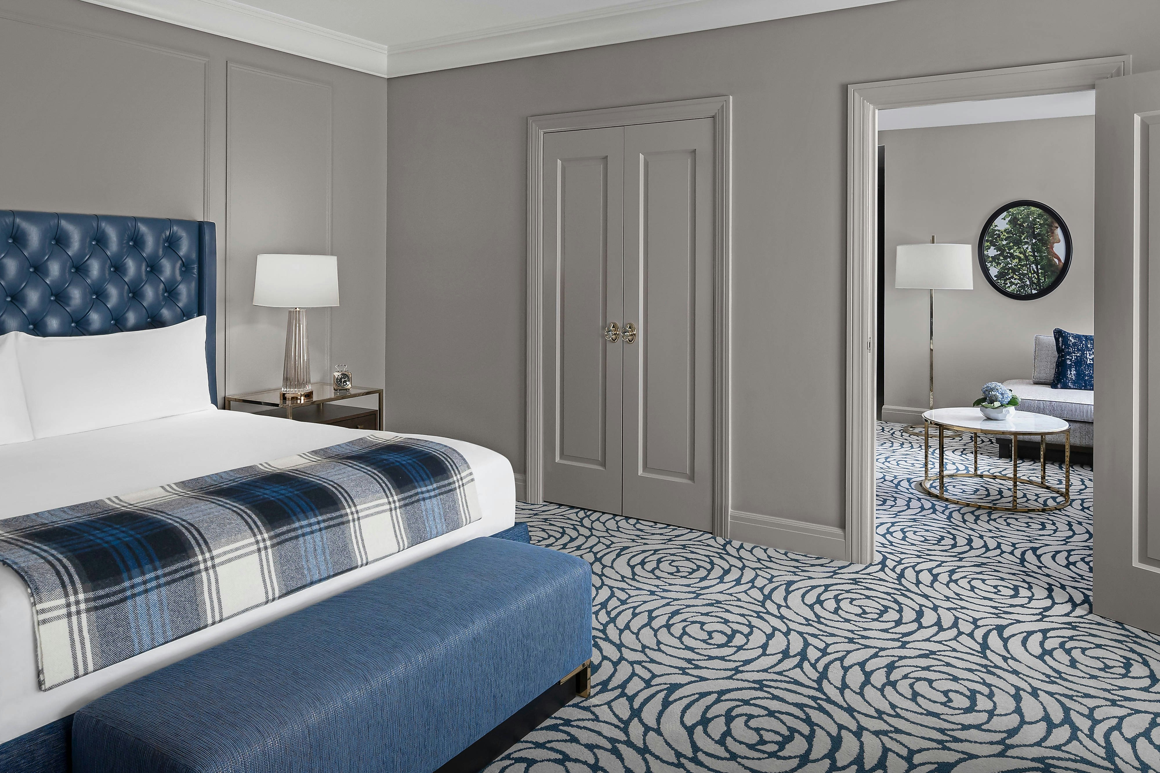 غرفة بسرير كينج، The Lytle Park Hotel, Autograph Collection 10/11