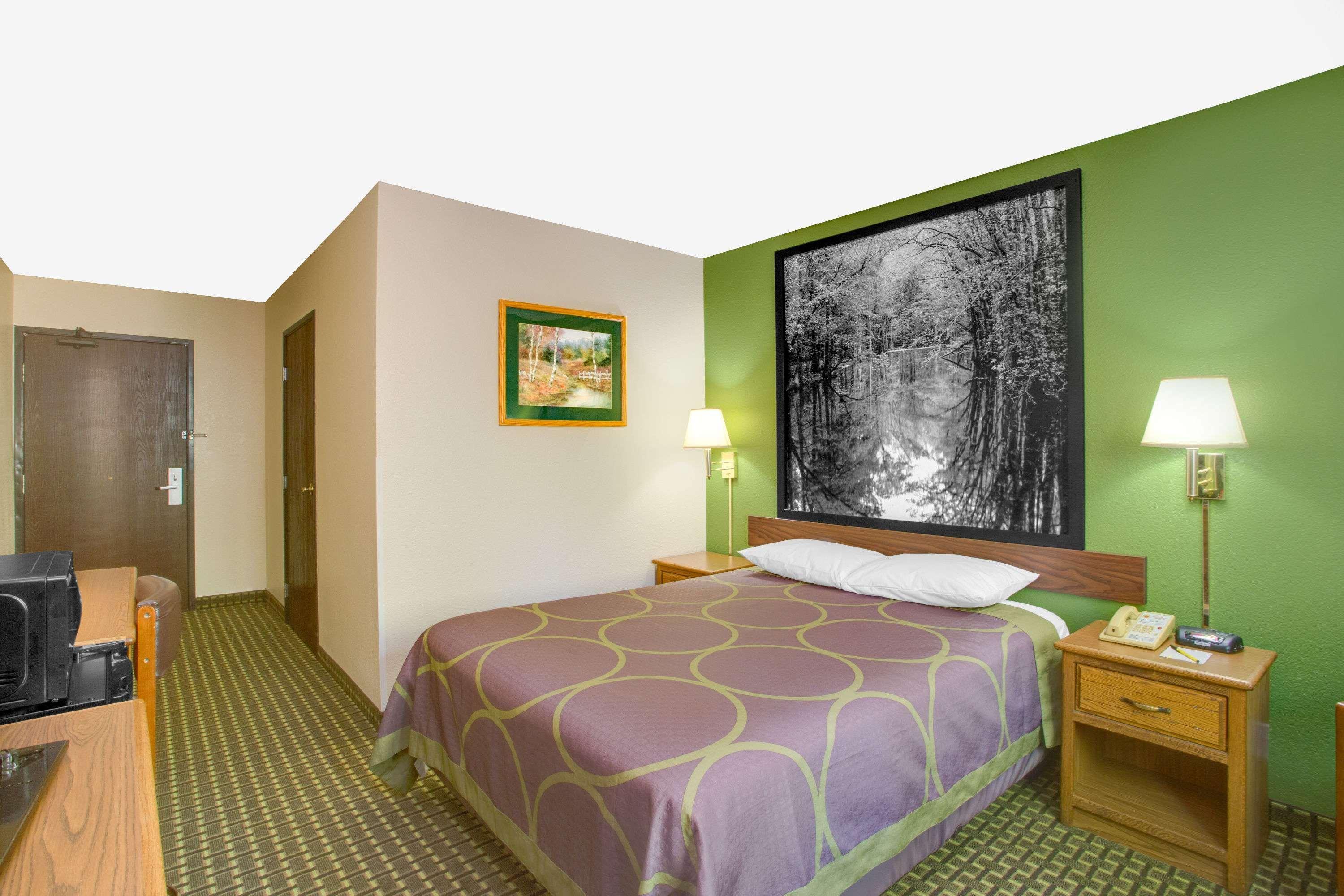 Super 8 by Wyndham Radford VA 11/26