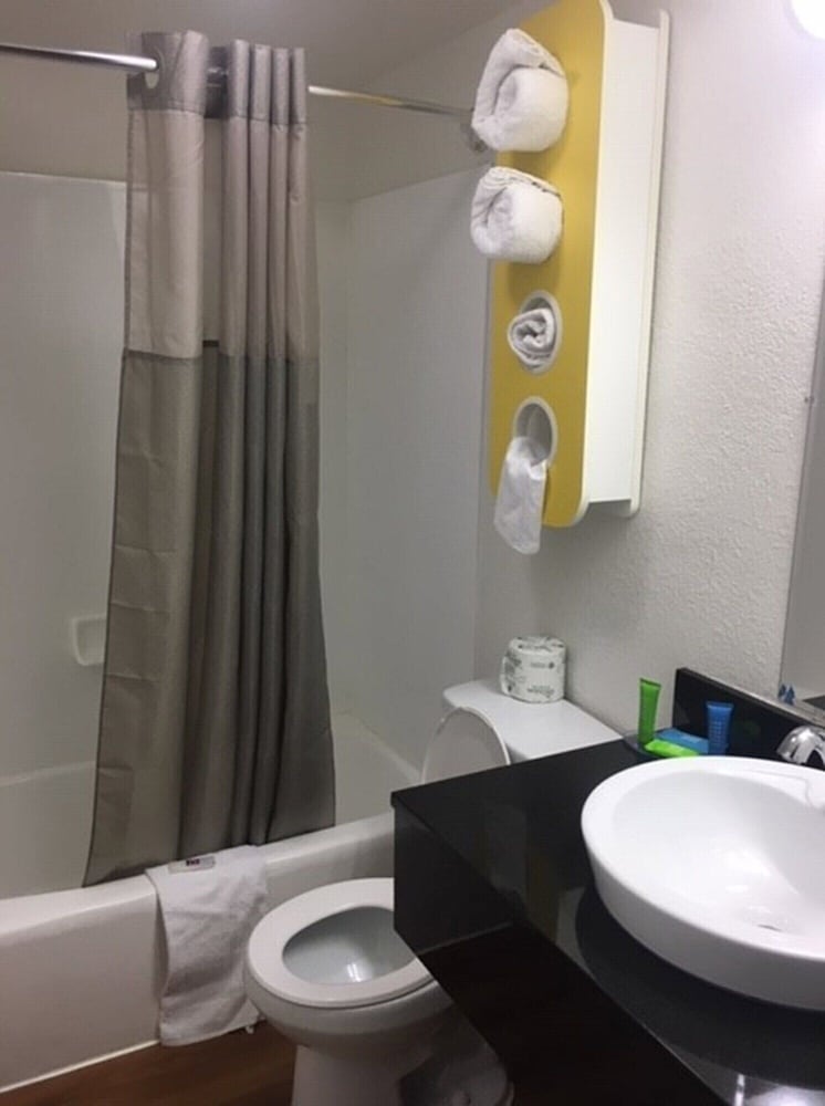 Motel6 Phoenix, AZ - West 43/45