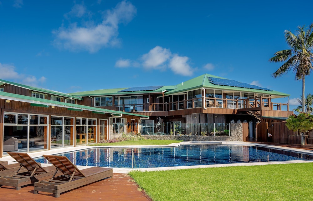 South Pacific Resort Hotel 1/50