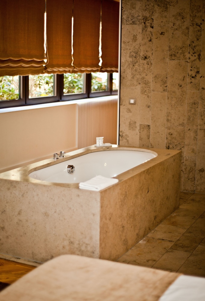 Cortiina Hotel 3/56