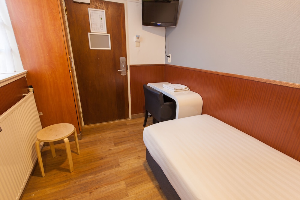 ROOM, SINGLE