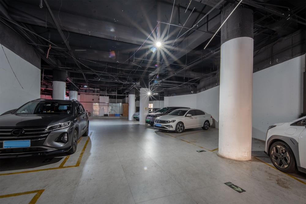 Pazhou XANA Deluxe International Hotel (Changgang Subway Metro Station Branch) 42/50