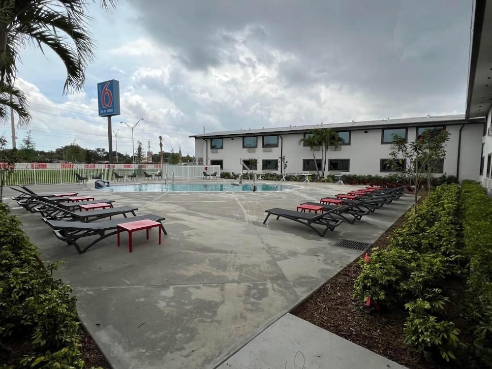 Motel6 Fort Lauderdale, FL 35/44