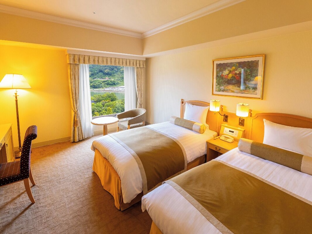 SUPERIOR, TWIN BEDS, STATION VIEW