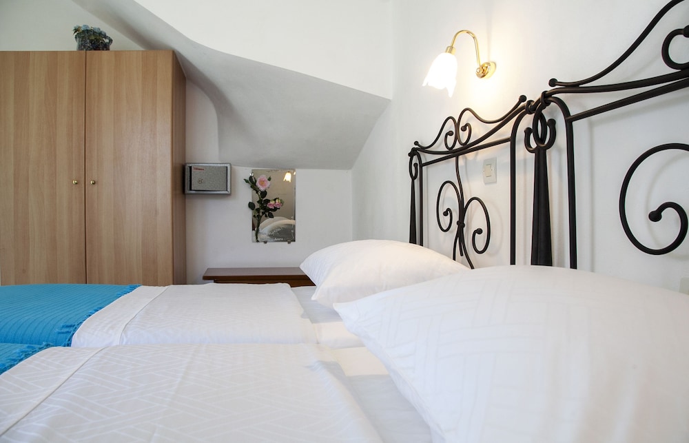 Monambeles Villas 27/76