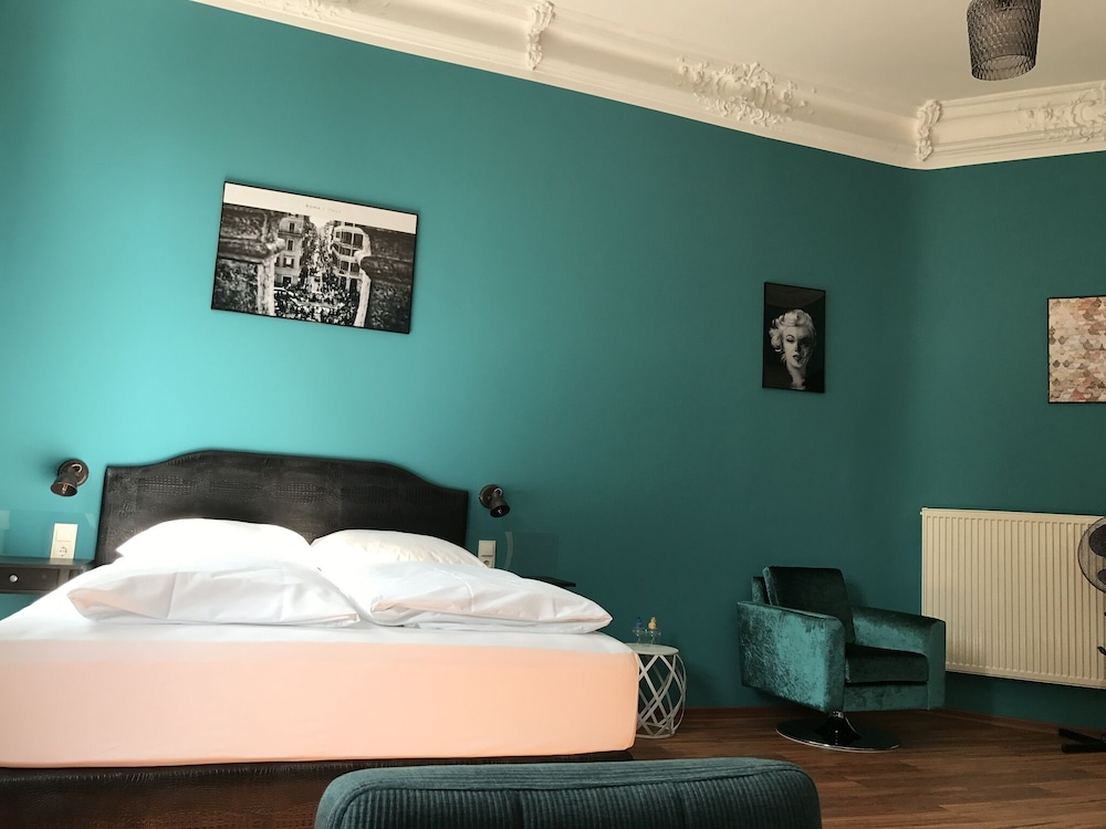 Hotel Mystique 10/50
