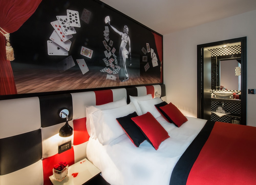 Hotel Splendor 12/46