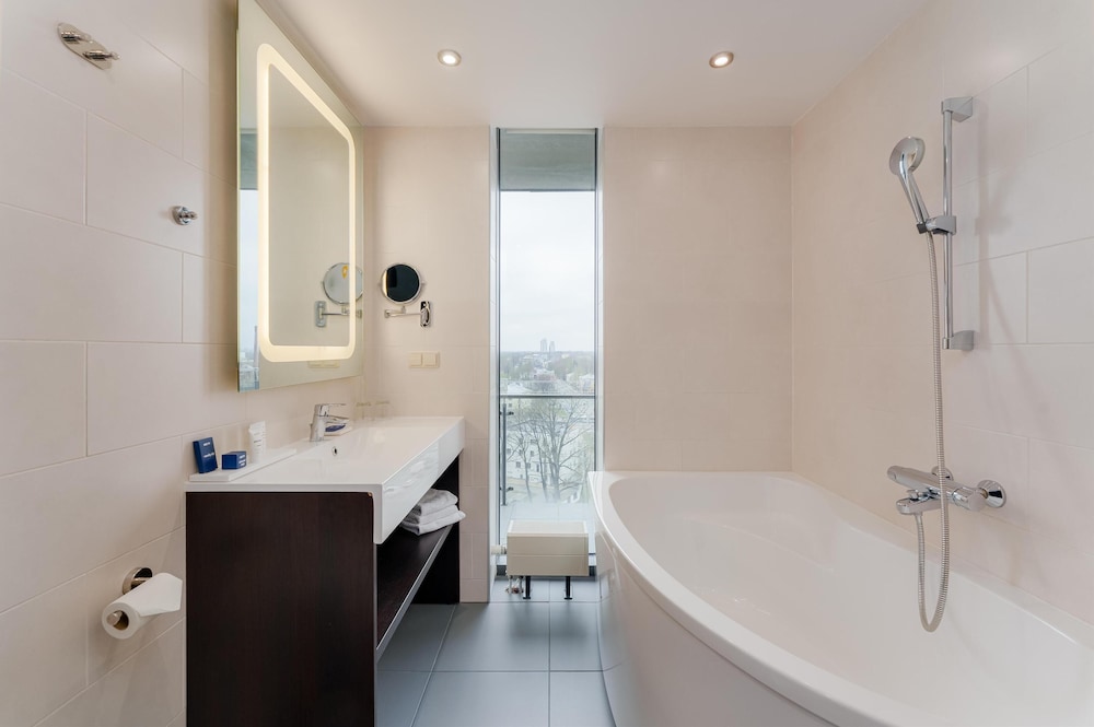 غرفة سوبيريور بسرير كينج بشرفة، PARK INN BY RADISSON RIGA VALDEMARA 10/10