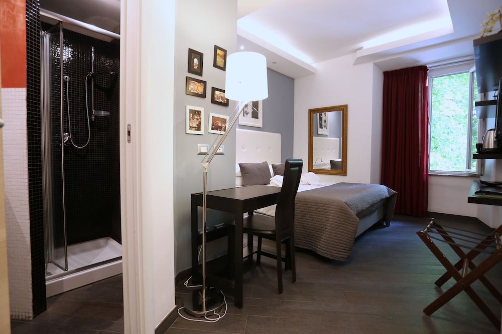 B&B Home 77 49/63