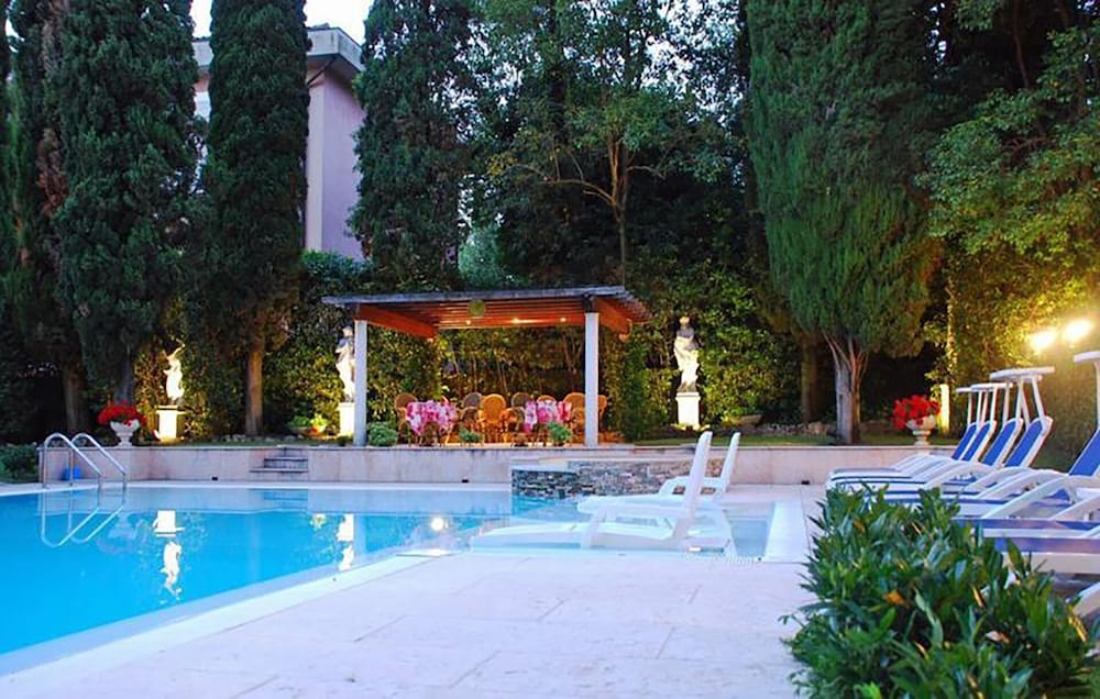 Hotel Desiree 58/67