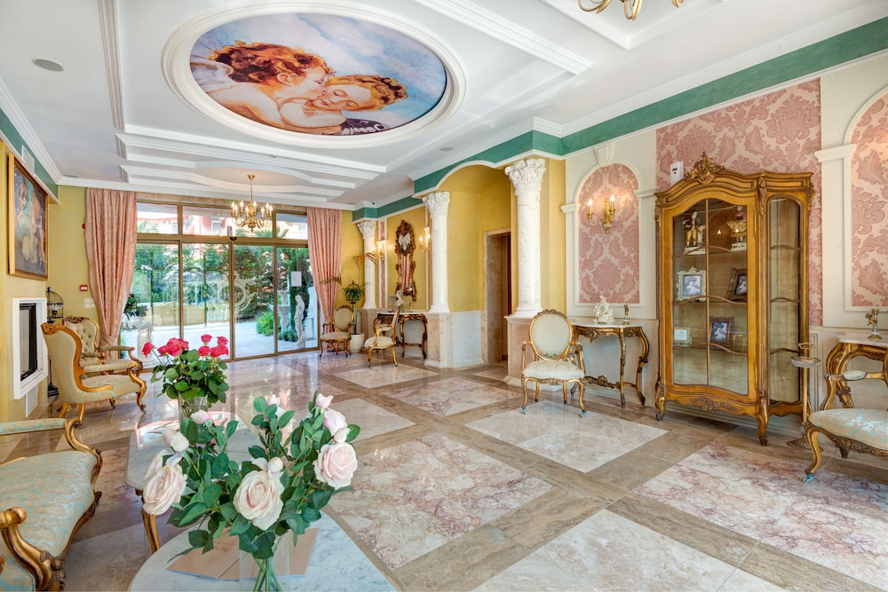 Venera and Anastasia Palace Apartments 17/75