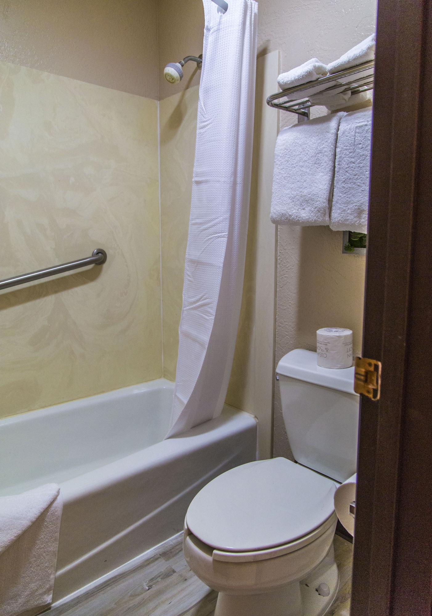 غرفة قياسية بسرير كينج، Mountain View Lodge 5/5