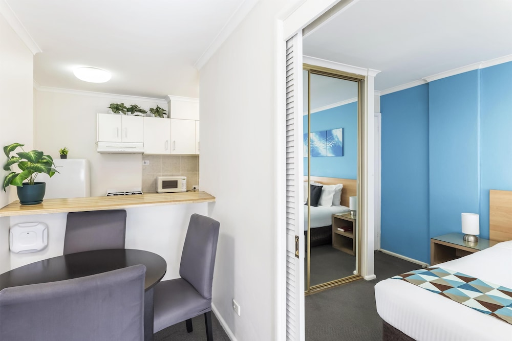 Metro Apartments on King Street 30/50
