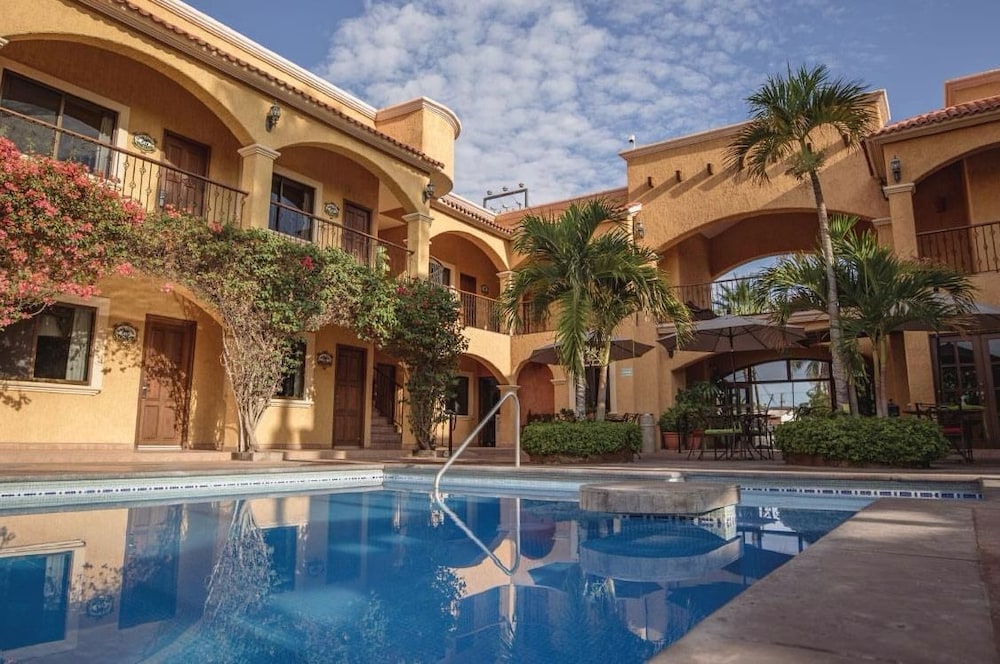 Hacienda Suites Loreto 48/53