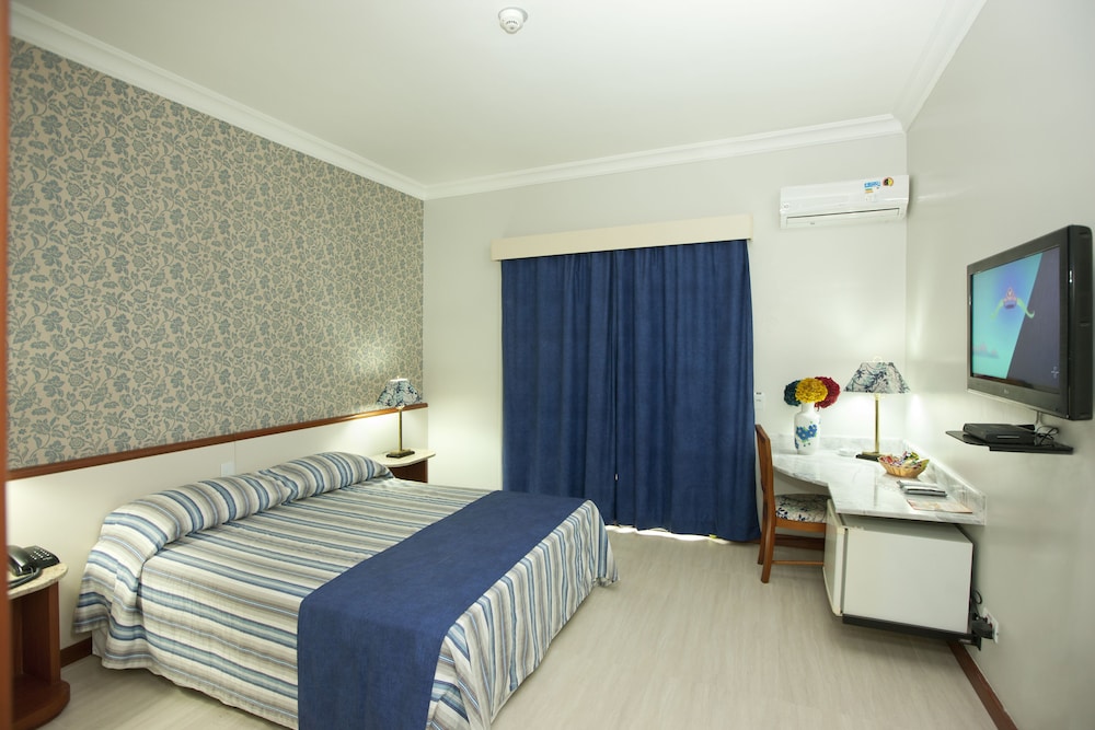 COLONIAL PLAZA HOTEL 2/22