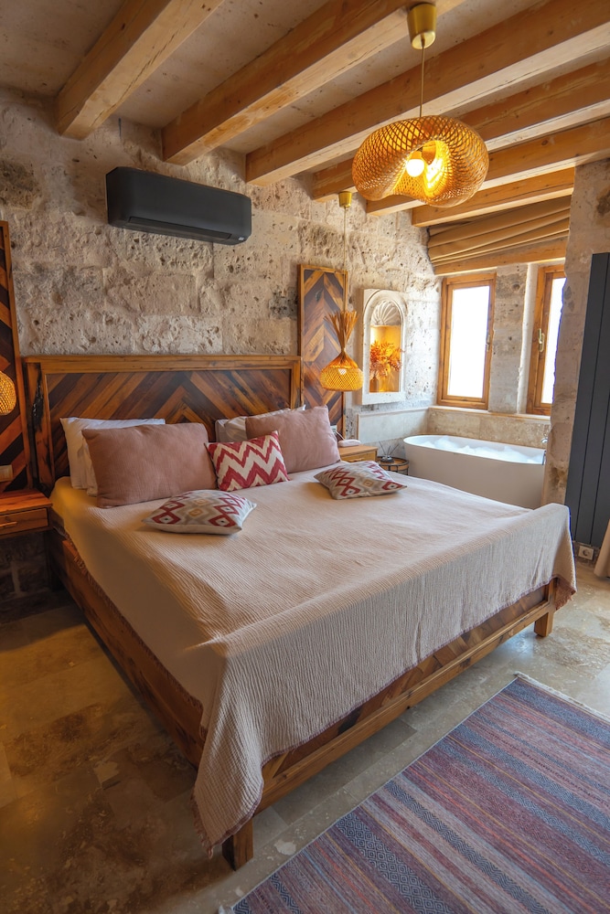 Azure Cave Suites 8/50