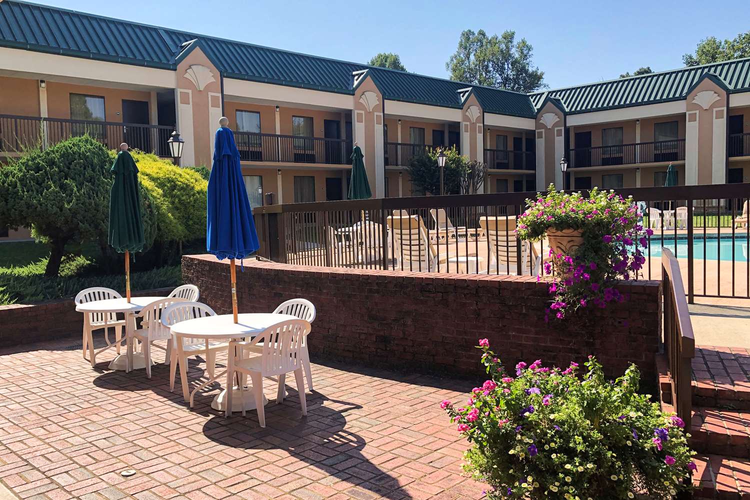 Quality Inn Morganton Southeast 33/34