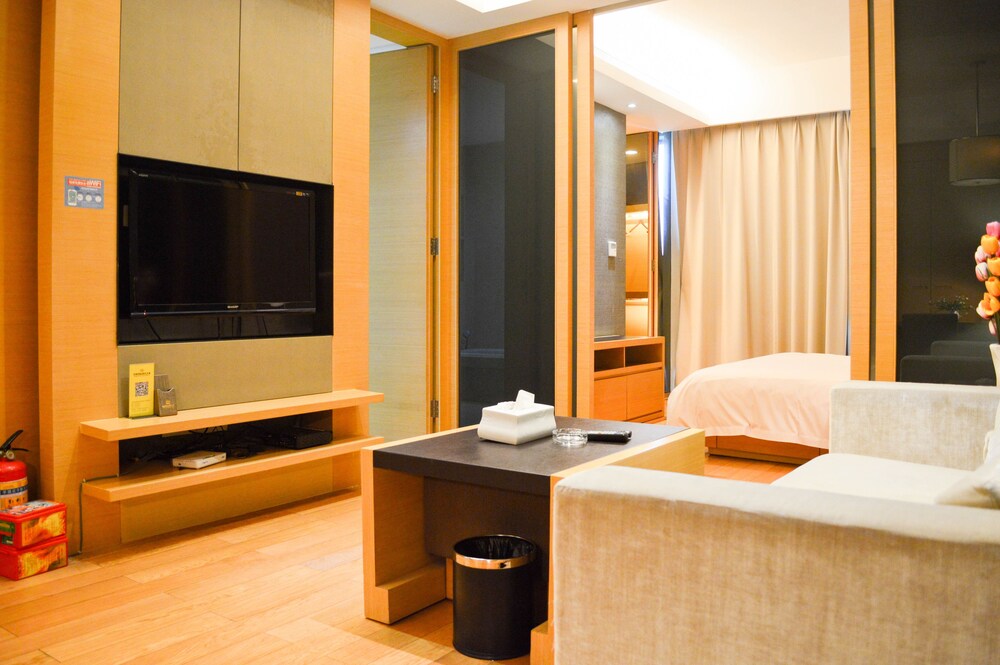 Xingyi International Hotel Poly Store 47/70
