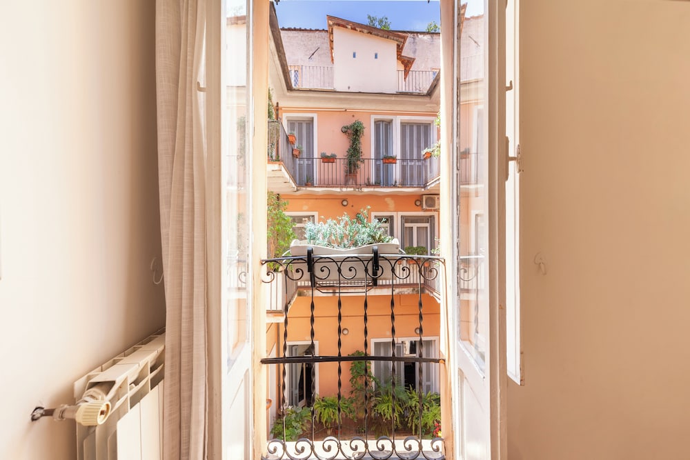 Pantheon Luxury Gold Apartment 2/43