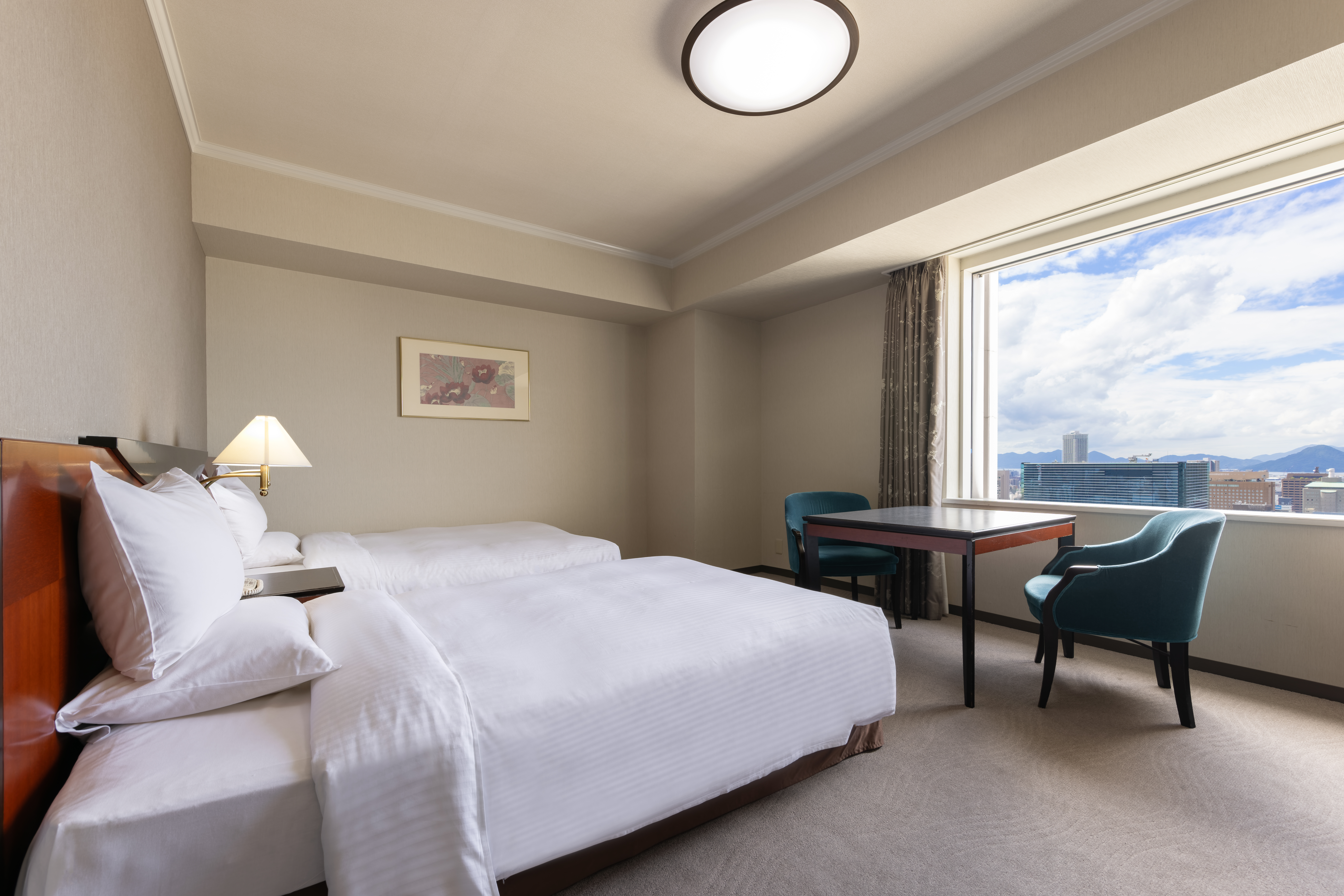 غرفة قياسية بسريرين منفصلين مع سرير إضافي للمدخنين، Rihga Royal Hotel Hiroshima 2/2