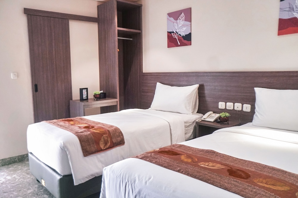 Lun Hotel Manado 8/26