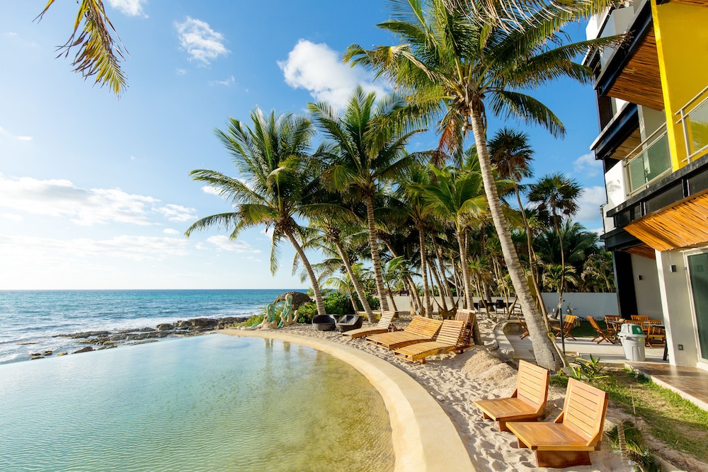 Angelina 28 Beachfront by Nah Hotels 44/53