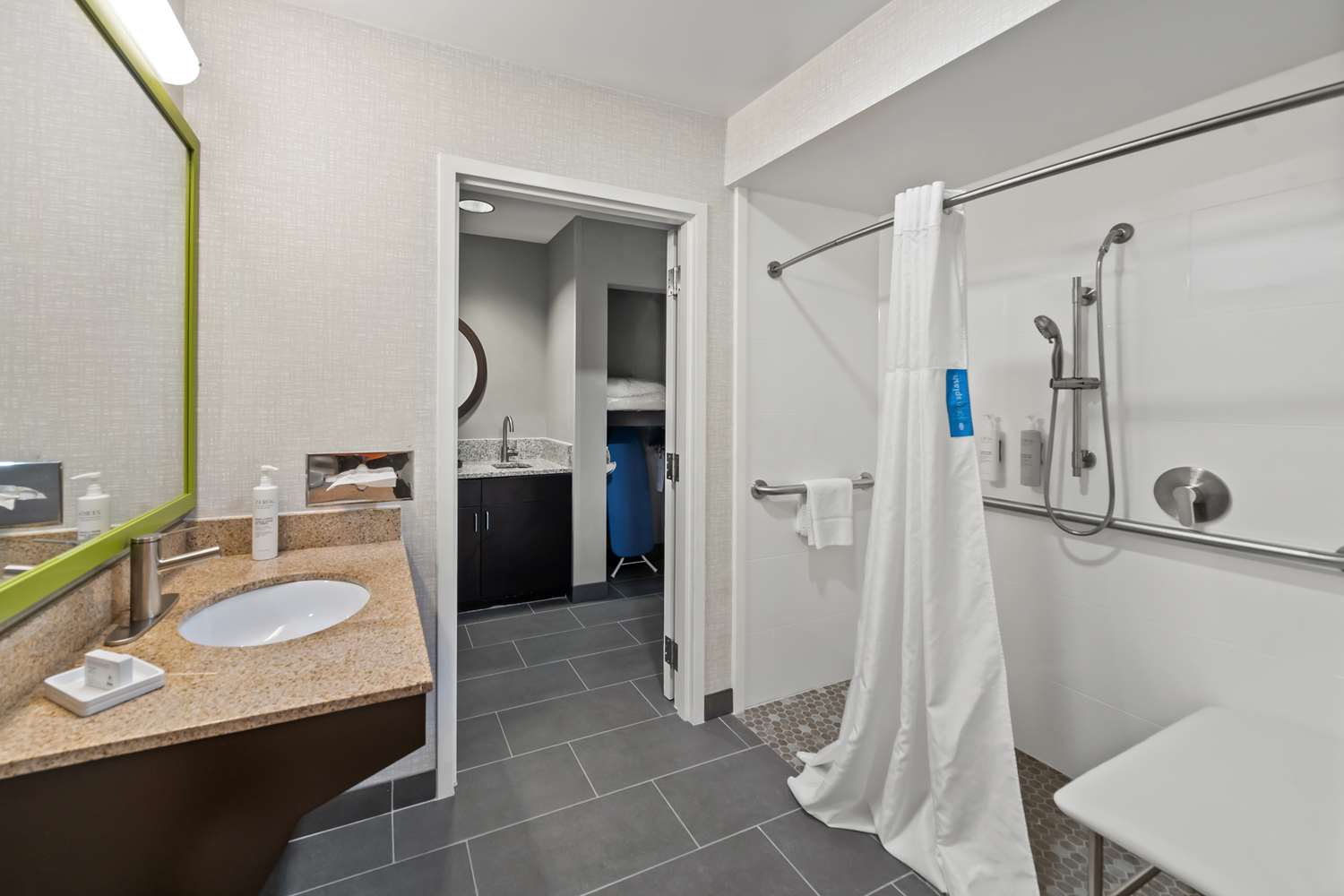 Hampton Inn By Hilton New Bedford/Fairhaven 36/37