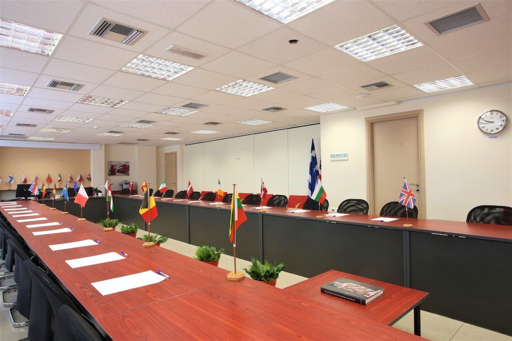 GK Airport Suites 34/49