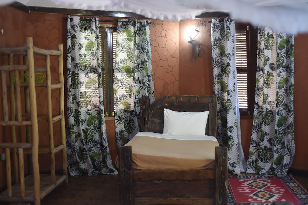 SELOUS KINGA LODGE 8/48